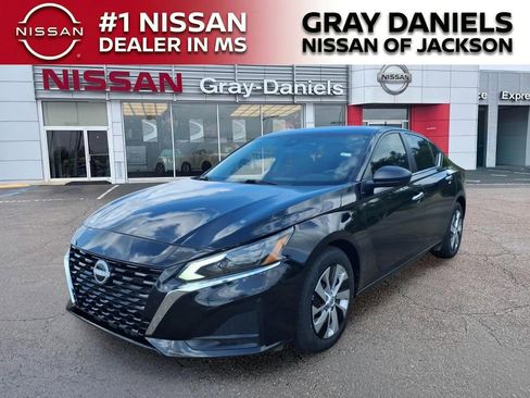Used 2024 Nissan Altima 2.5 S FWD image 3