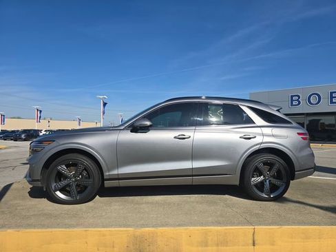 Used 2022 Genesis GV70 3.5T Sport w/ Sport Prestige Package AWD/4WD image 7