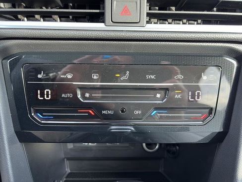 New 2026 Volkswagen Taos SE image 21