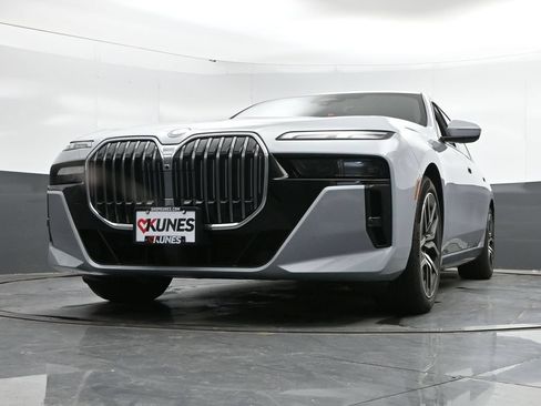 Used 2026 BMW 740i xDrive AWD/4WD image 42