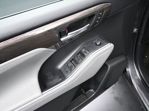 Used 2023 Toyota Highlander Platinum AWD/4WD image 22