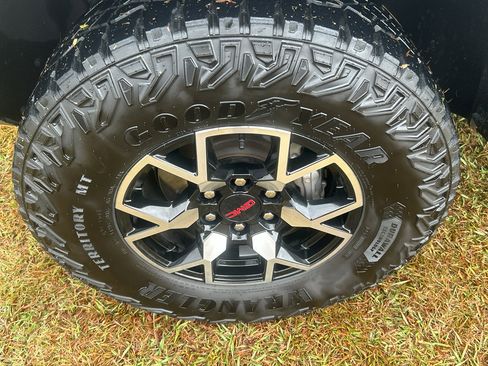 Used 2023 GMC Canyon AT4X image 36