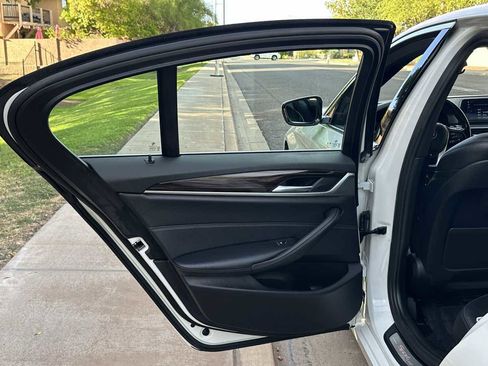 Used 2018 BMW 540i xDrive image 40