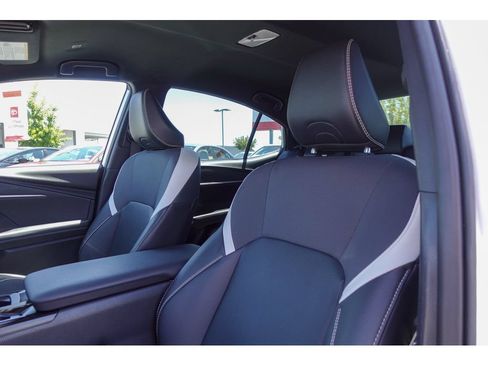 Used 2025 Toyota Camry SE w/ Convenience Package FWD image 11