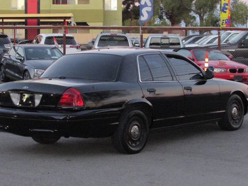 Used 2005 Ford Crown Victoria Police Interceptor image 8