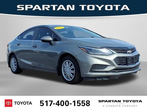 Used 2017 Chevrolet Cruze LT image 5