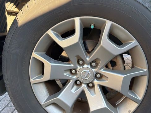 Used 2014 Nissan Frontier SL w/ SL Moonroof Package image 13