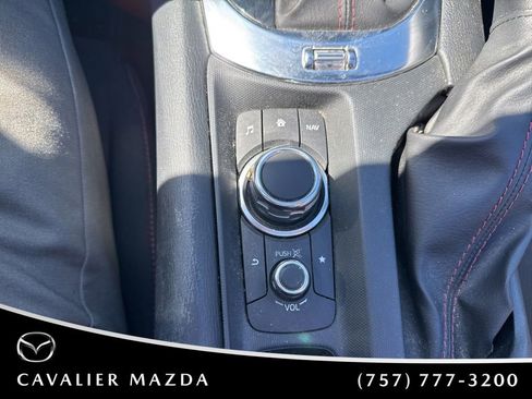 Used 2018 MAZDA MX-5 Miata Club RWD image 14