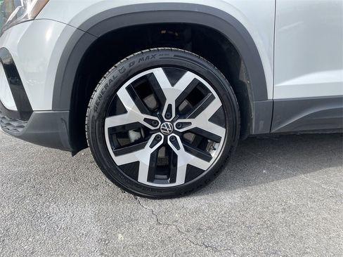 Used 2023 Volkswagen Taos SEL image 9