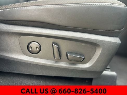 Used 2025 Nissan Pathfinder SL image 5