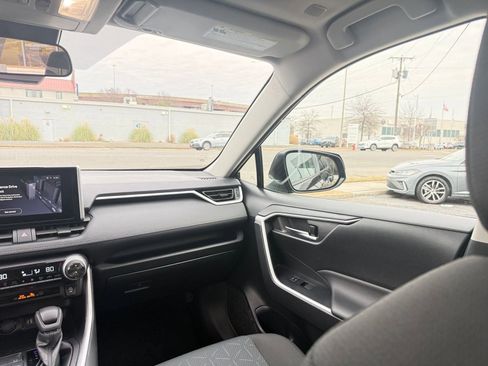 Used 2025 Toyota RAV4 XLE image 36