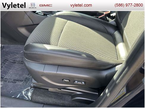 Certified 2022 Buick Encore Preferred w/ Safety Package image 18