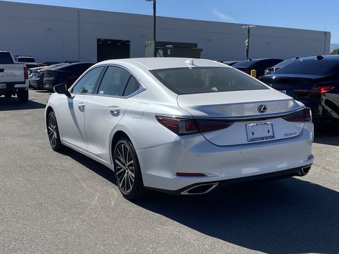 Used 2024 Lexus ES 350 w/ Premium Package FWD image 4
