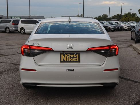 Used 2022 Honda Civic LX image 5