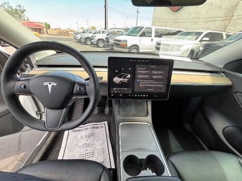 Used 2021 Tesla Model Y Long Range AWD/4WD image 12