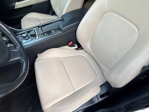 Used 2019 Jaguar XE Premium RWD image 12
