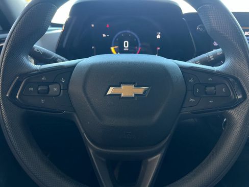 Used 2025 Chevrolet Trax LT FWD image 24