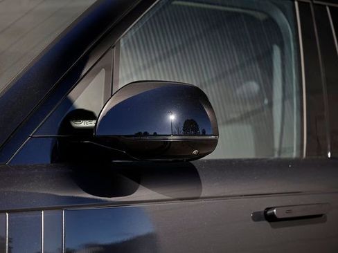 New 2025 Land Rover Range Rover Long Wheelbase SE image 3