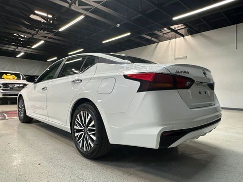 Used 2025 Nissan Altima 2.5 SV image 16