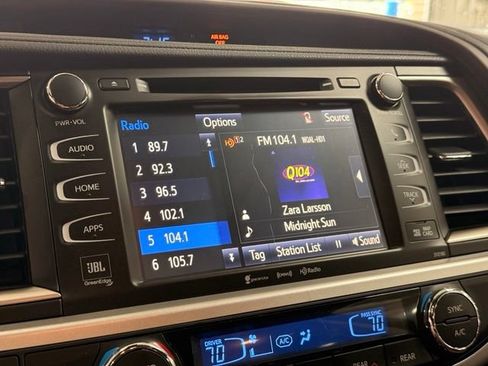 Used 2017 Toyota Highlander Limited AWD/4WD image 14