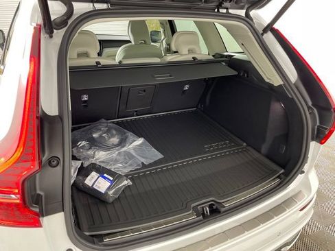 Certified 2024 Volvo XC60 T8 Plus w/ Protection Package Premier AWD/4WD image 39