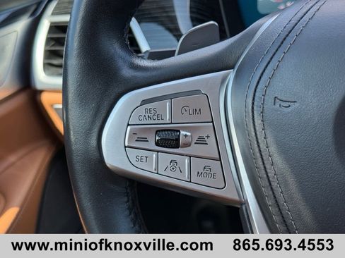 Used 2022 BMW 740i w/ Premium Package image 17