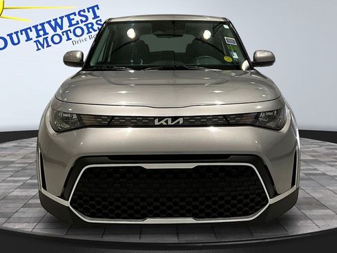 Used 2023 Kia Soul LX w/ Option Group 015 FWD image 2