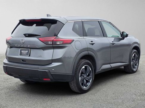 Used 2025 Nissan Rogue SV AWD/4WD image 3