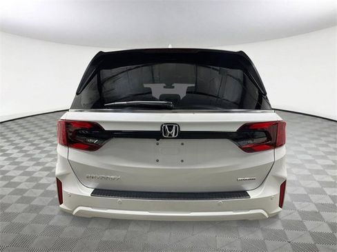 New 2025 Honda Odyssey Touring image 4