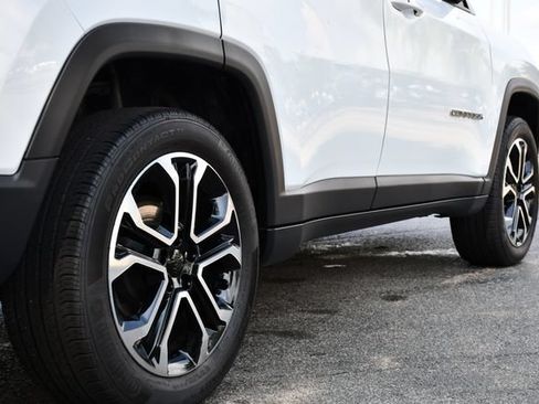 Used 2023 Jeep Compass Limited AWD/4WD image 9