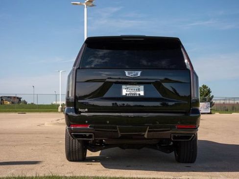 Used 2025 Cadillac Escalade ESV Sport Platinum AWD/4WD image 6