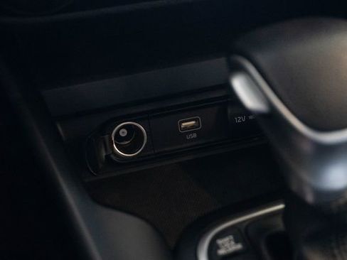 Used 2025 Kia Soul LX w/ LX Technology Package FWD image 20