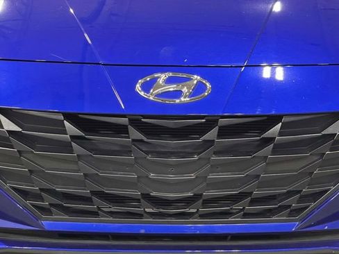 Used 2023 Hyundai Elantra SE FWD image 11