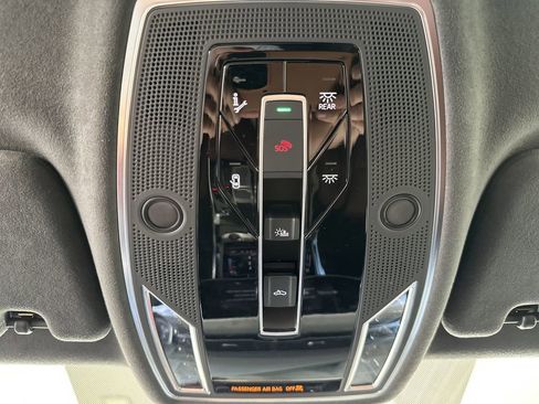 Used 2024 Audi S8 AWD/4WD image 25