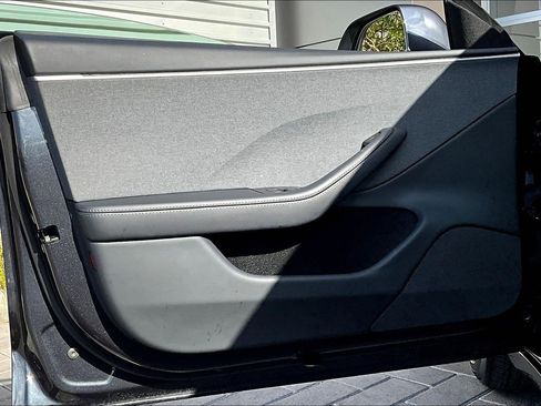 Used 2025 Tesla Model 3 Long Range image 22