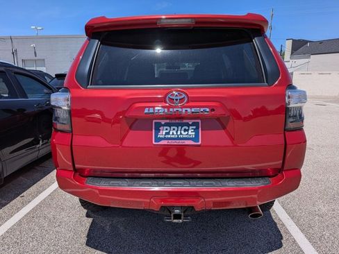 Used 2017 Toyota 4Runner SR5 AWD/4WD image 5