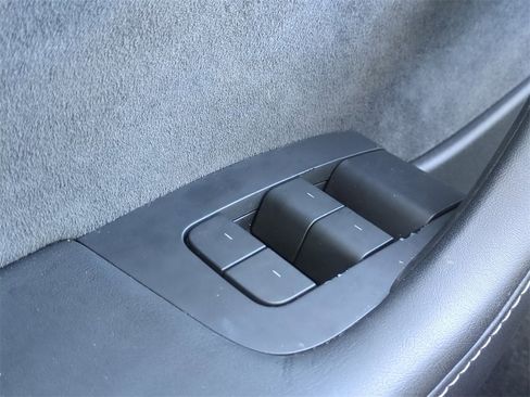 Used 2023 Tesla Model Y Performance image 27