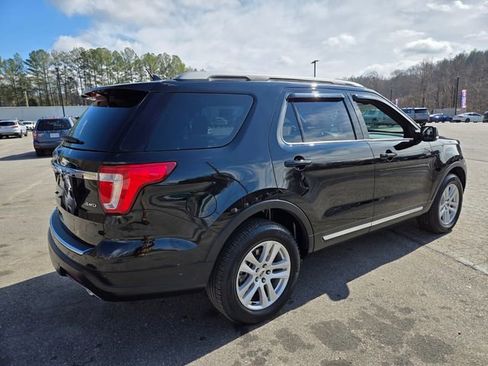 Used 2018 Ford Explorer XLT w/ Equipment Group 202A image 7