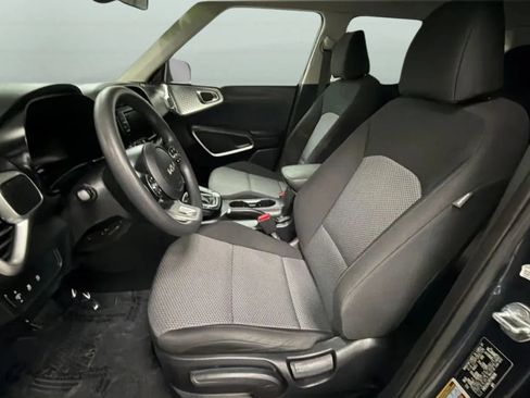 Used 2023 Kia Soul LX w/ LX Technology Package FWD image 19