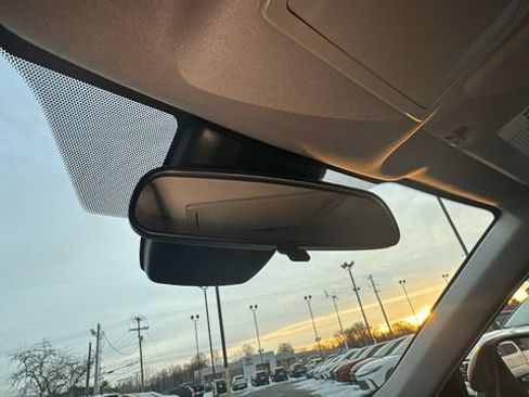 Used 2024 Toyota Highlander LE image 25