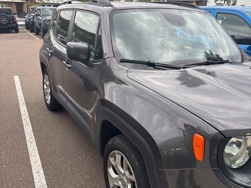 Used 2018 Jeep Renegade Latitude image 8