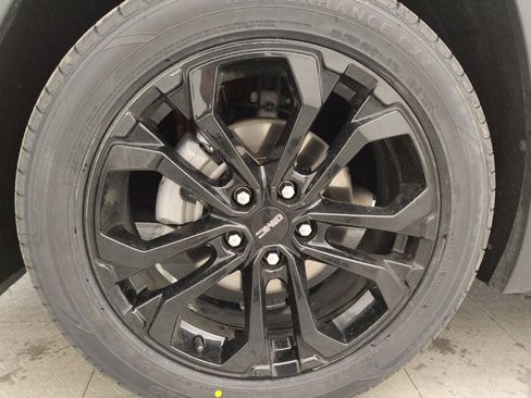 Used 2022 GMC Terrain SLE w/ Driver Convenience Package image 31