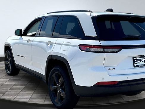 Used 2023 Jeep Grand Cherokee Limited w/ Luxury Tech Group II AWD/4WD image 5