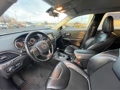 Used 2019 Jeep Cherokee Latitude Plus w/ Cold Weather Group image 2