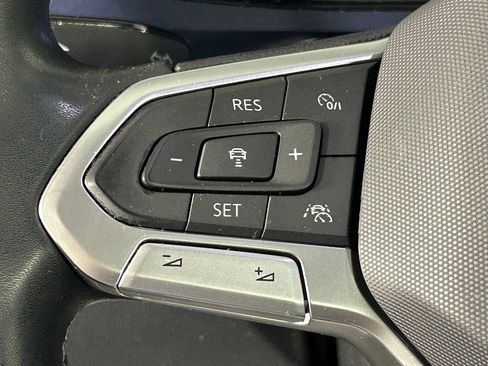 Used 2022 Volkswagen Taos SE w/ Panoramic Sunroof Package AWD/4WD image 25