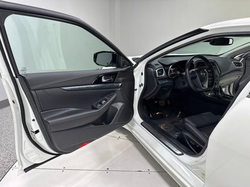 Used 2022 Nissan Maxima Platinum FWD image 11