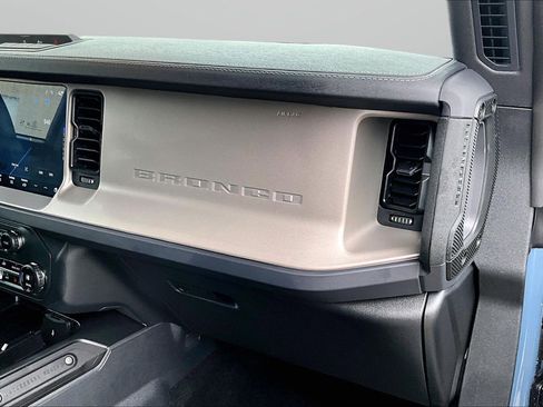 Used 2025 Ford Bronco Outer Banks image 21