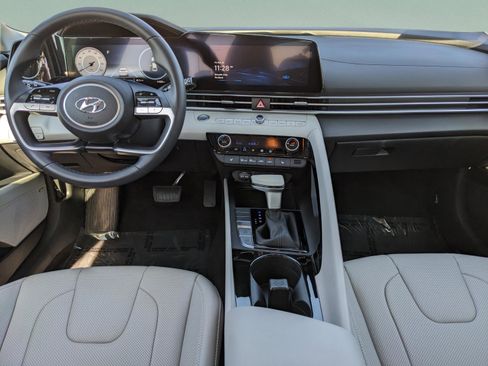 Used 2023 Hyundai Elantra Limited image 13