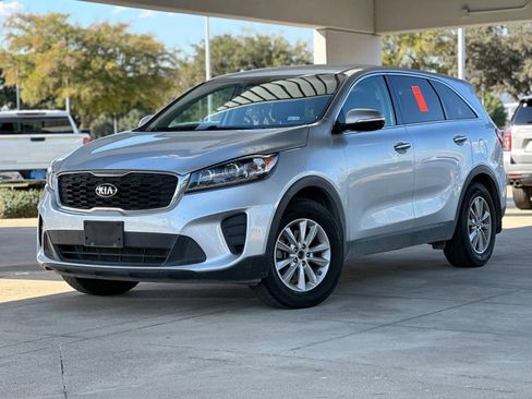 Used 2020 Kia Sorento LX image 3