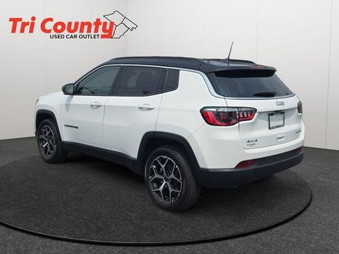 Used 2025 Jeep Compass Limited AWD/4WD image 6